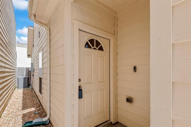 Building Photo - 6038 Wesley Manor Ct