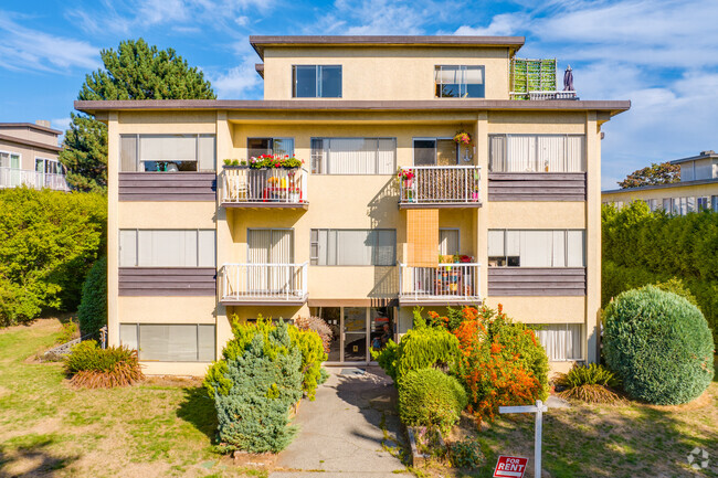 Building Photo - Alta Vista