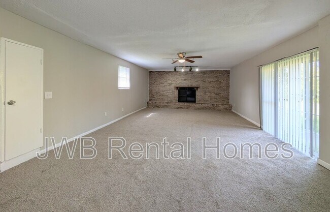 Foto del edificio - 7762 Lake Park Dr
