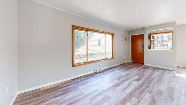 Foto del edificio - 7903 Jeffries Ave