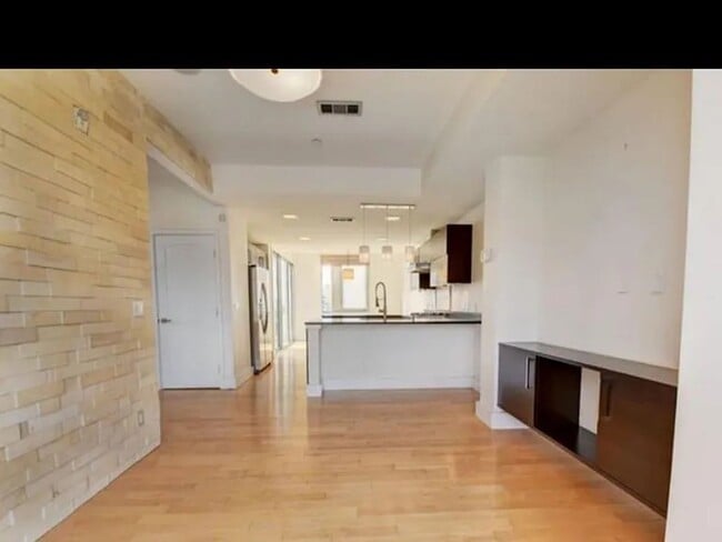 Building Photo - Contemporary Townhome Steps from Jefferson Park & LoHi!!