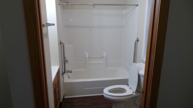 Baño completo - 154 S Franklin St