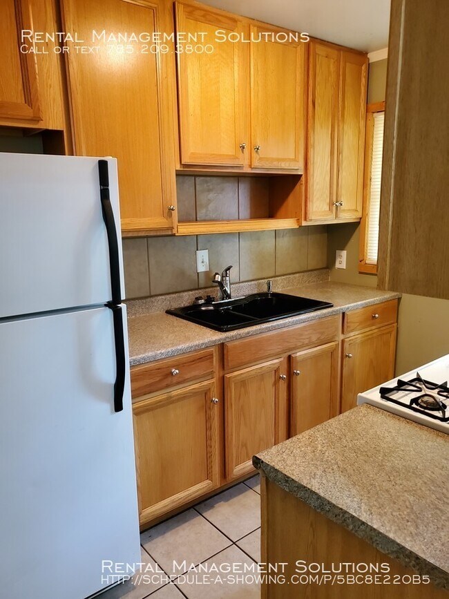 Foto del edificio - *OAKLAND AREA* 423 NE Poplar- 2 BED/1 Bath