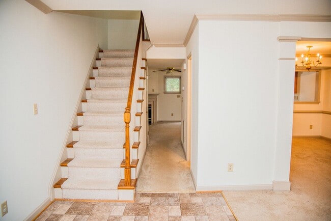 Building Photo - Forest Lakes Townhouse Available