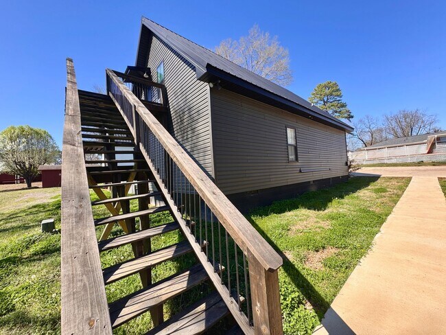 Foto del edificio - 1 Bedroom • 1 Bath Duplex on 23rd Street!