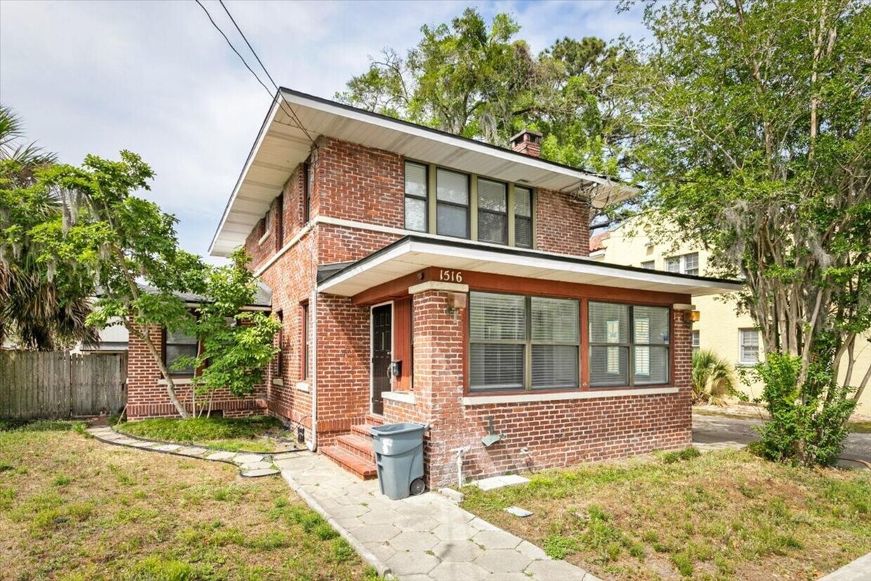 Primary Photo - Beautifully Renovated 2/1 Unit in Historic...