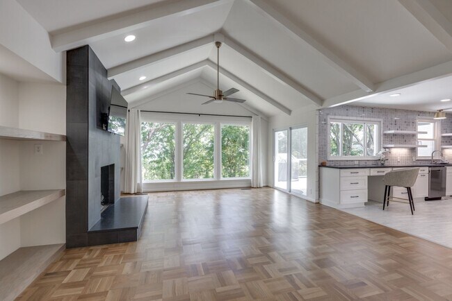 Foto del edificio - Renovated 3 Bed, 3 Bath Single Level Ranch...