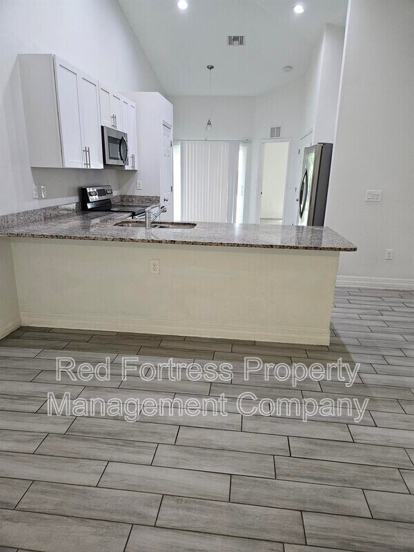 Foto del edificio - 167 Meadow Rd