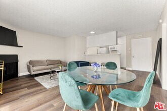 Building Photo - 257 S Manhattan Pl