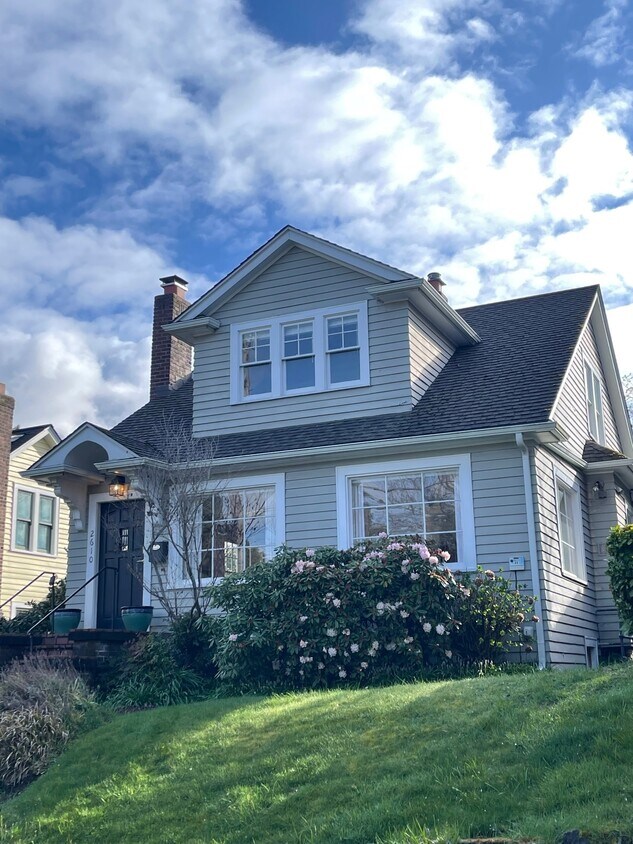 Primary Photo - 2610 1st Ave W