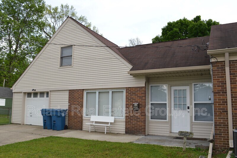 Foto principal - 6057 Rosslyn Ave