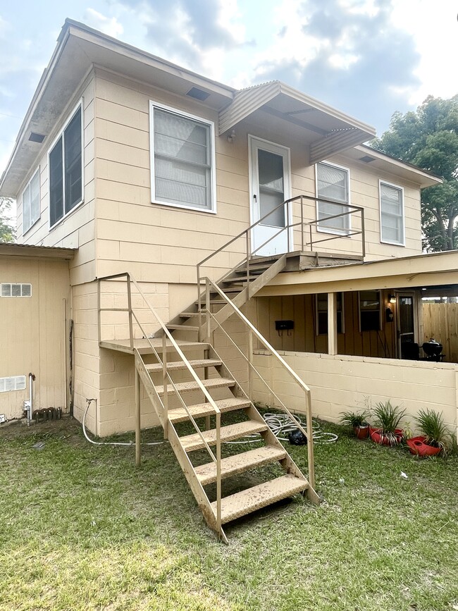 Building Photo - VP Real Estate 21