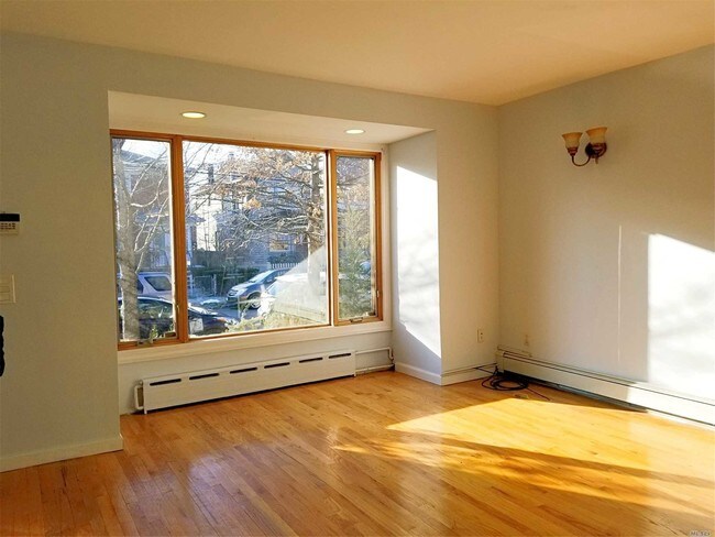 Foto del edificio - 42-19 194th St