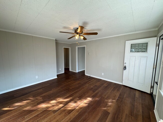 Building Photo - East AVL - Two Bedroom Apartment with Larg...