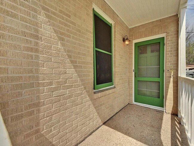 Building Photo - 3202 Beanna St