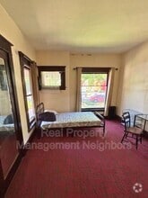 Building Photo - 216 Lafayette Ave NE