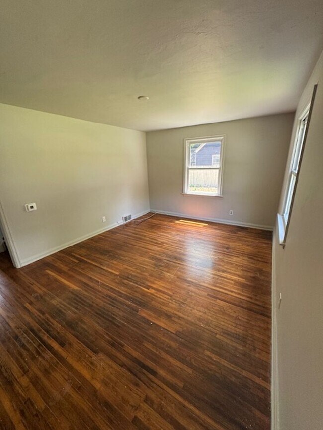 Foto del edificio - 4615 Plaza Dr