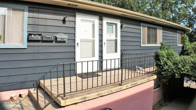 Foto del edificio - 2607 E Court St