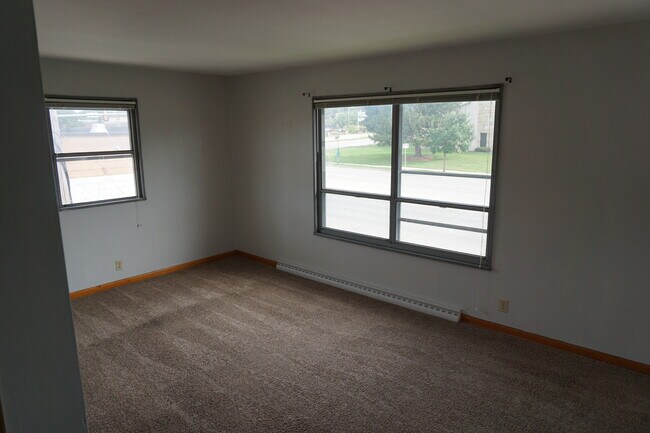 Living Room - 3957 N 92nd St