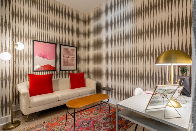 1BR, 1BA w/ Den - 730SF - Avec on H Street