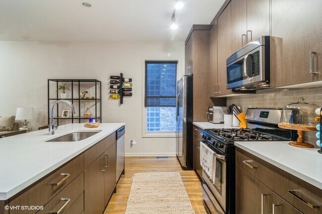 Foto del edificio - 2233 W Medill Ave