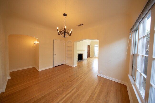 Foto del edificio - 838 N Curson Ave