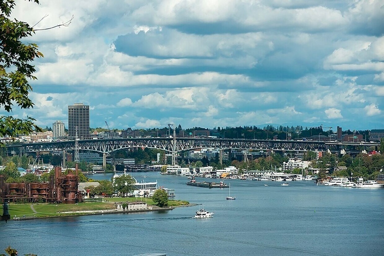 Foto principal - Queen Anne ~ Westlake Townhome