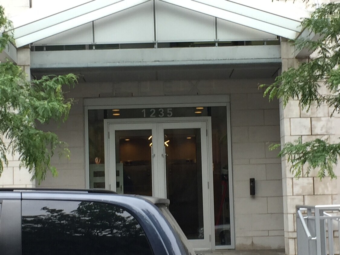 1235 Rue Unit 616, Montréal, QC H3G 0A6 Condo for Rent in