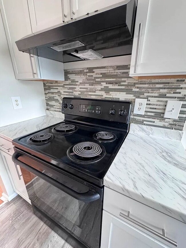 Building Photo - 678 Savin Ave