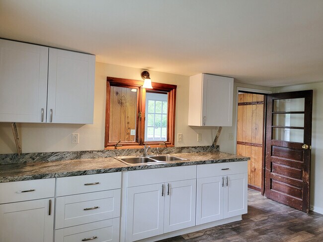 Foto del edificio - 189 W Maple Grove Rd