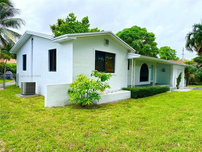 Foto del edificio - 460 NW 90th St