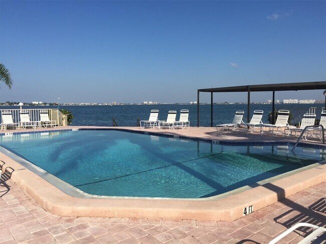 Foto del edificio - 6180 Sun Blvd