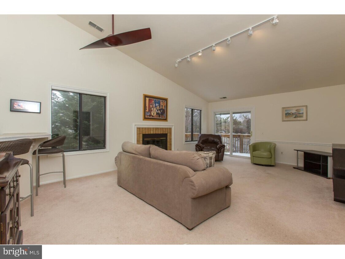 709 Pritchard Pl, Newtown Square, PA 19073 Room for Rent in Newtown