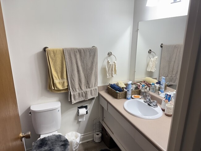 Building Photo - 908 Cook St