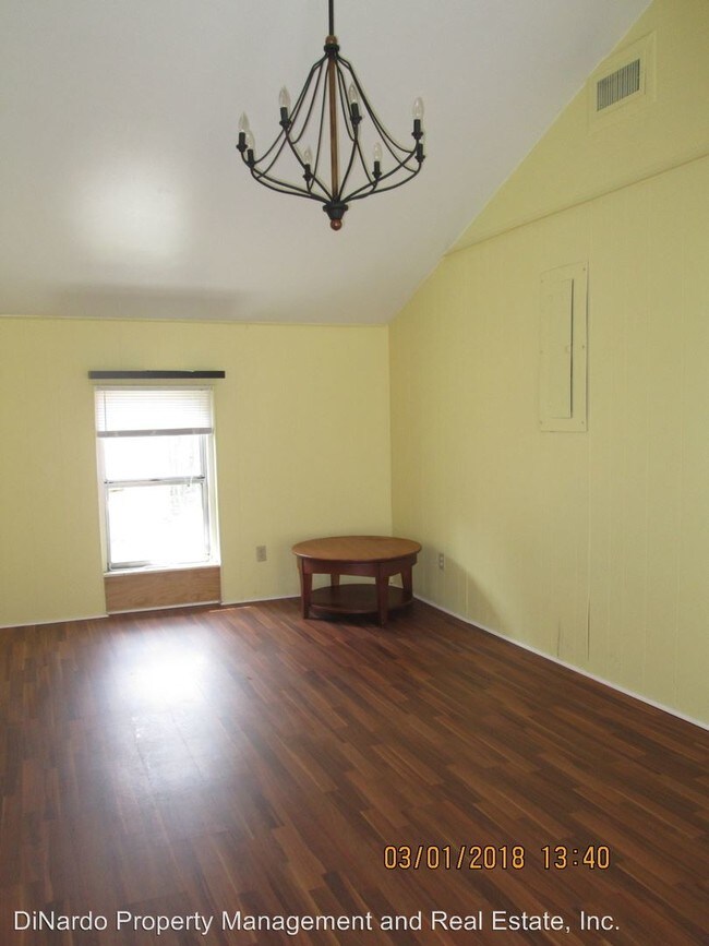 Building Photo - 66 Lucky Dr Front