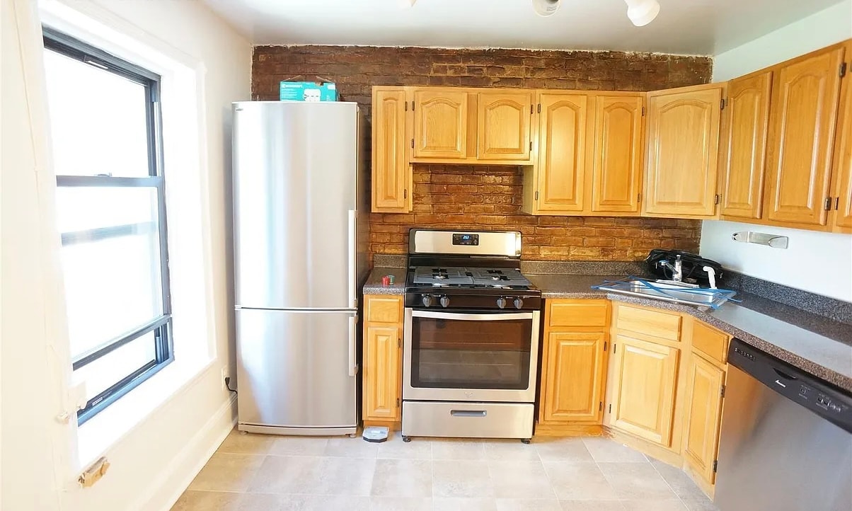 Building Photo - 135 Adelphi St