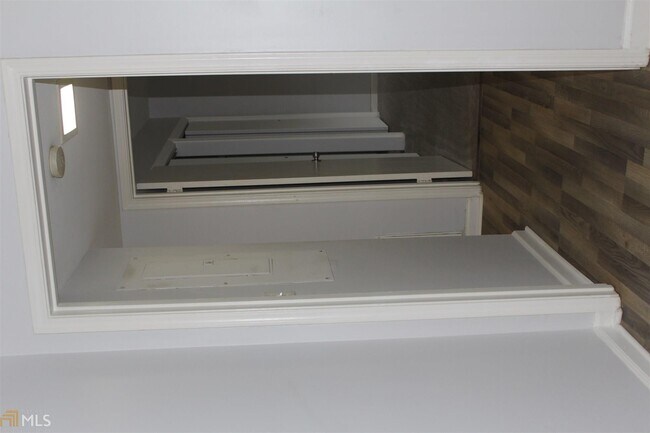 Building Photo - 14 Chaumont Square NW