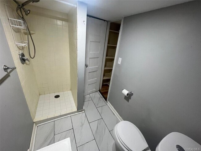 Foto del edificio - 1943 New Hackensack Rd