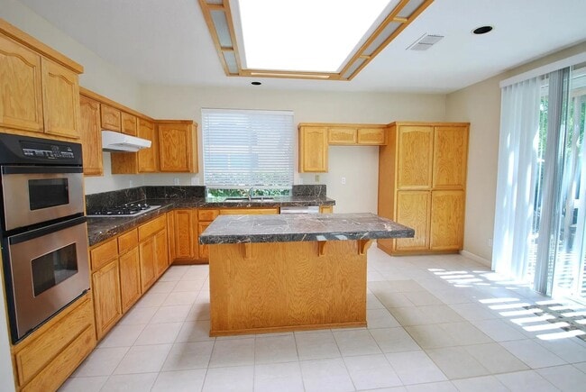 Building Photo - Great home in Elk Grove!