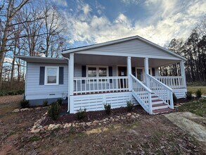 Building Photo - 102 Horseman Dr