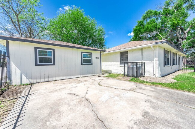 Foto del edificio - 4356 Phlox St