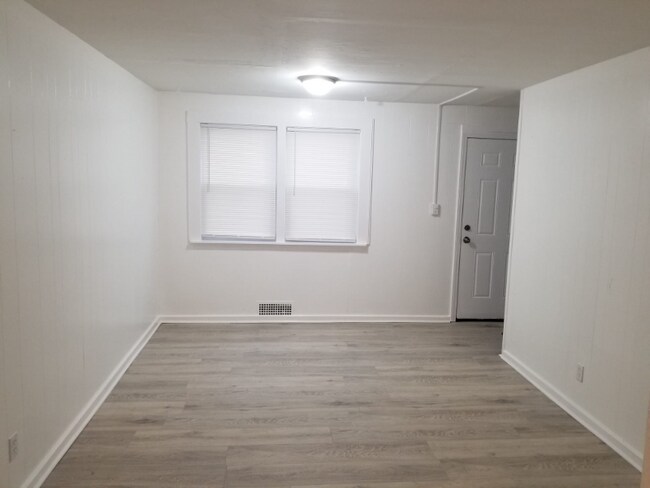 Building Photo - 170 Woodlawn Cir