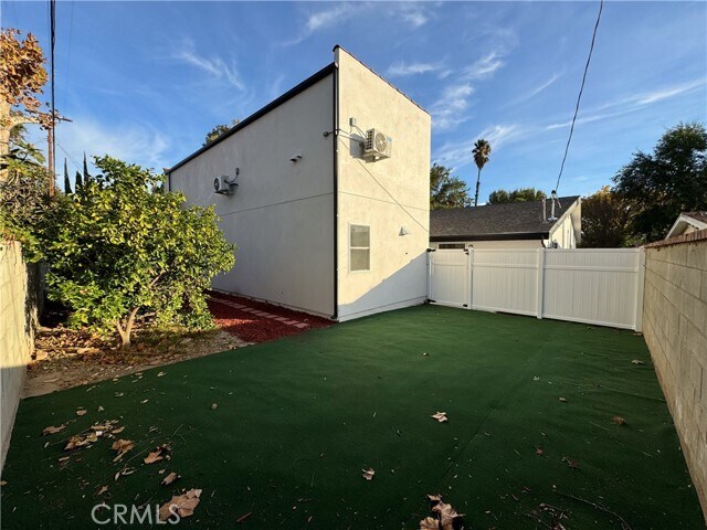 Primary Photo - 19353 Strathern St