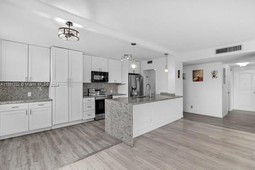 Foto principal - 2 bedroom in Hollywood FL 33021