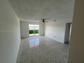 Building Photo - 887 W 29th St