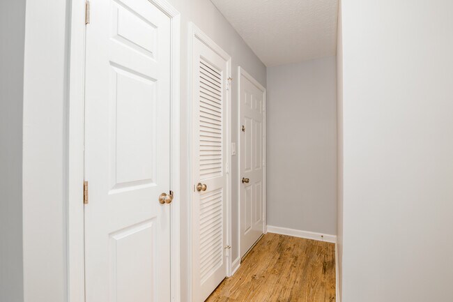 Foto del edificio - 887 Timberlake Dr