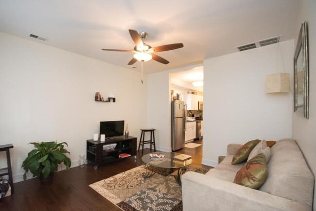 Building Photo - 3 bedroom in Chicago IL 60614