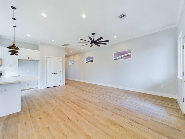 Building Photo - 5029 Creekmont Dr