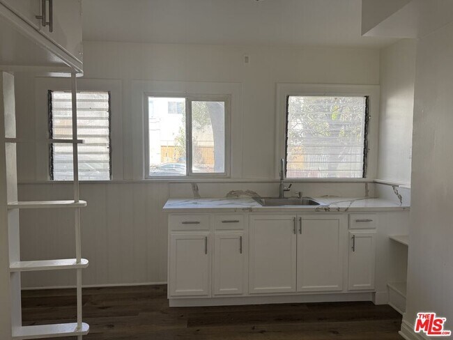 Foto del edificio - 901 S Berendo St