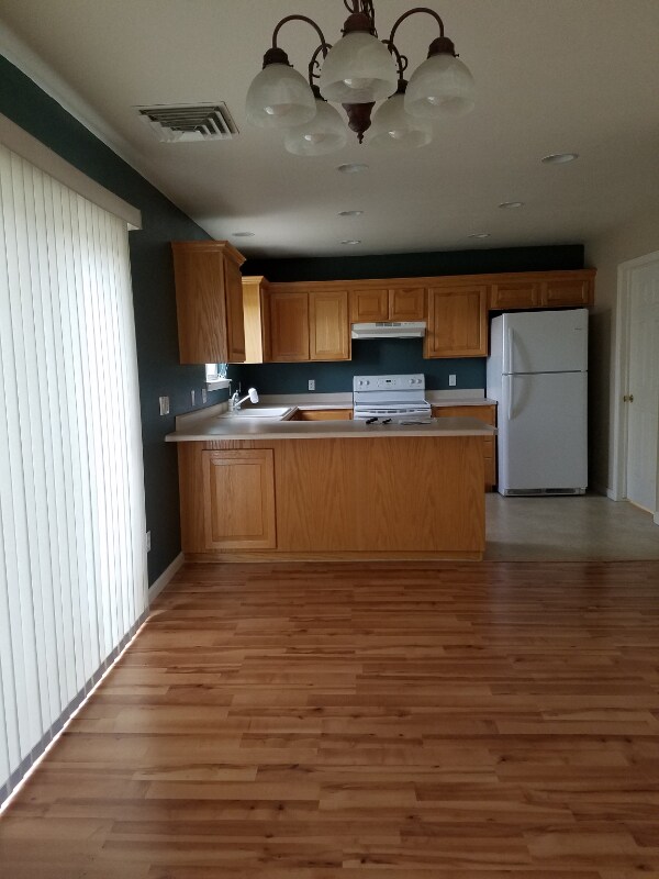 Foto del edificio - 2823 1/2 Village Park Dr